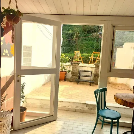Apartment Swinging Garden Housette, Rione Sanita Naples