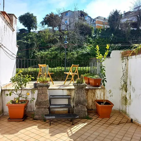 Apartment Swinging Garden Housette, Rione Sanita *